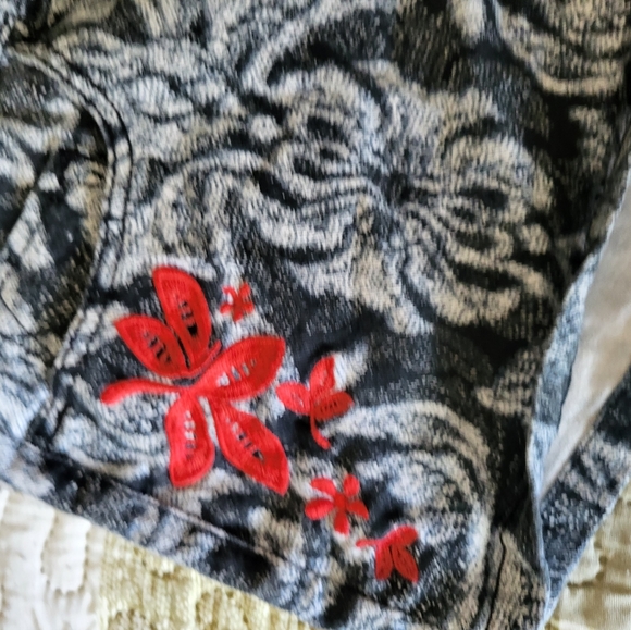H&M Shorts with Side Embroidered Details - Picture 4 of 9